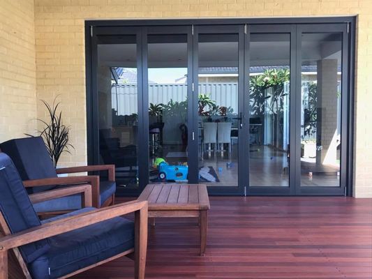 Porte pieghevoli a telaio in alluminio con rivestimento in polvere con vetro singolo / doppio vetro